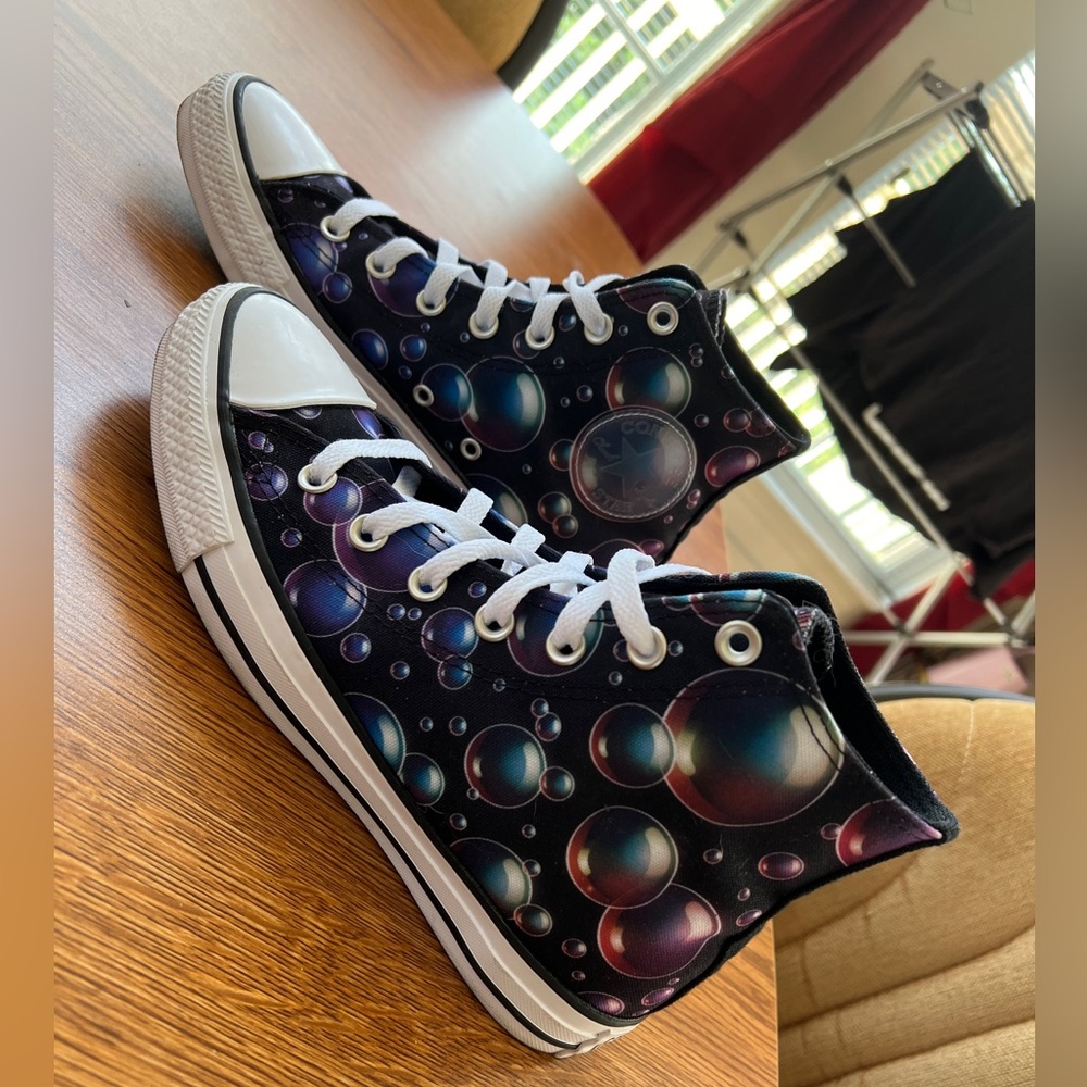 Bubble Converse - Men’s 6 / Women’s 8